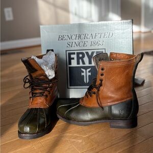 Frye Veronica Duck Boots Shearling - Size 9